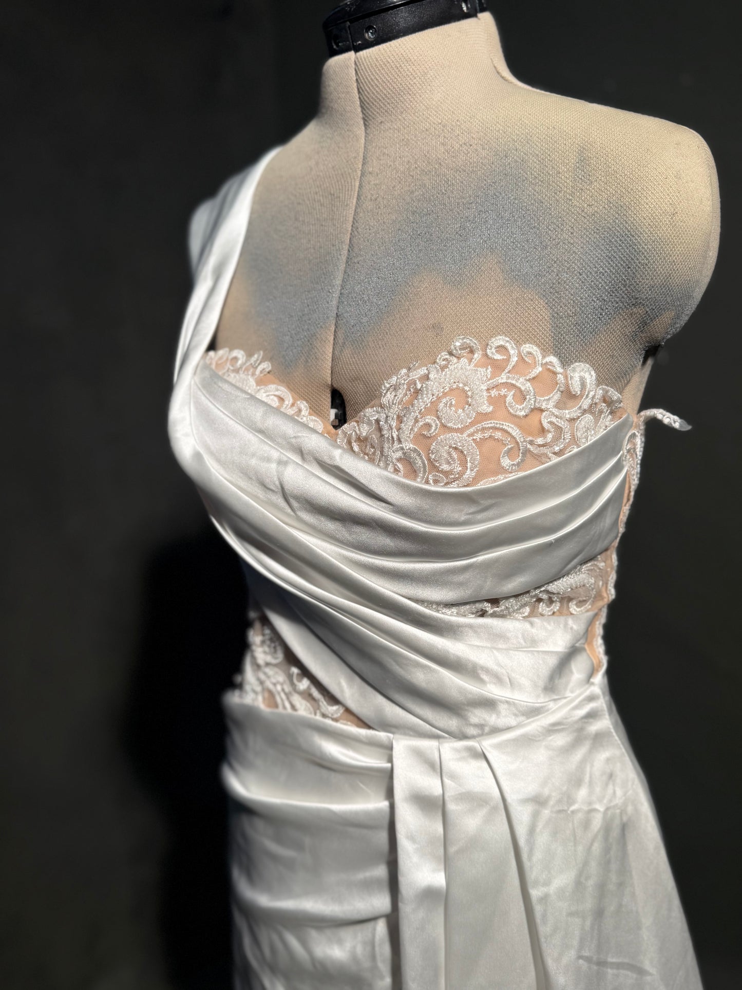 Size 6 Sample Gown