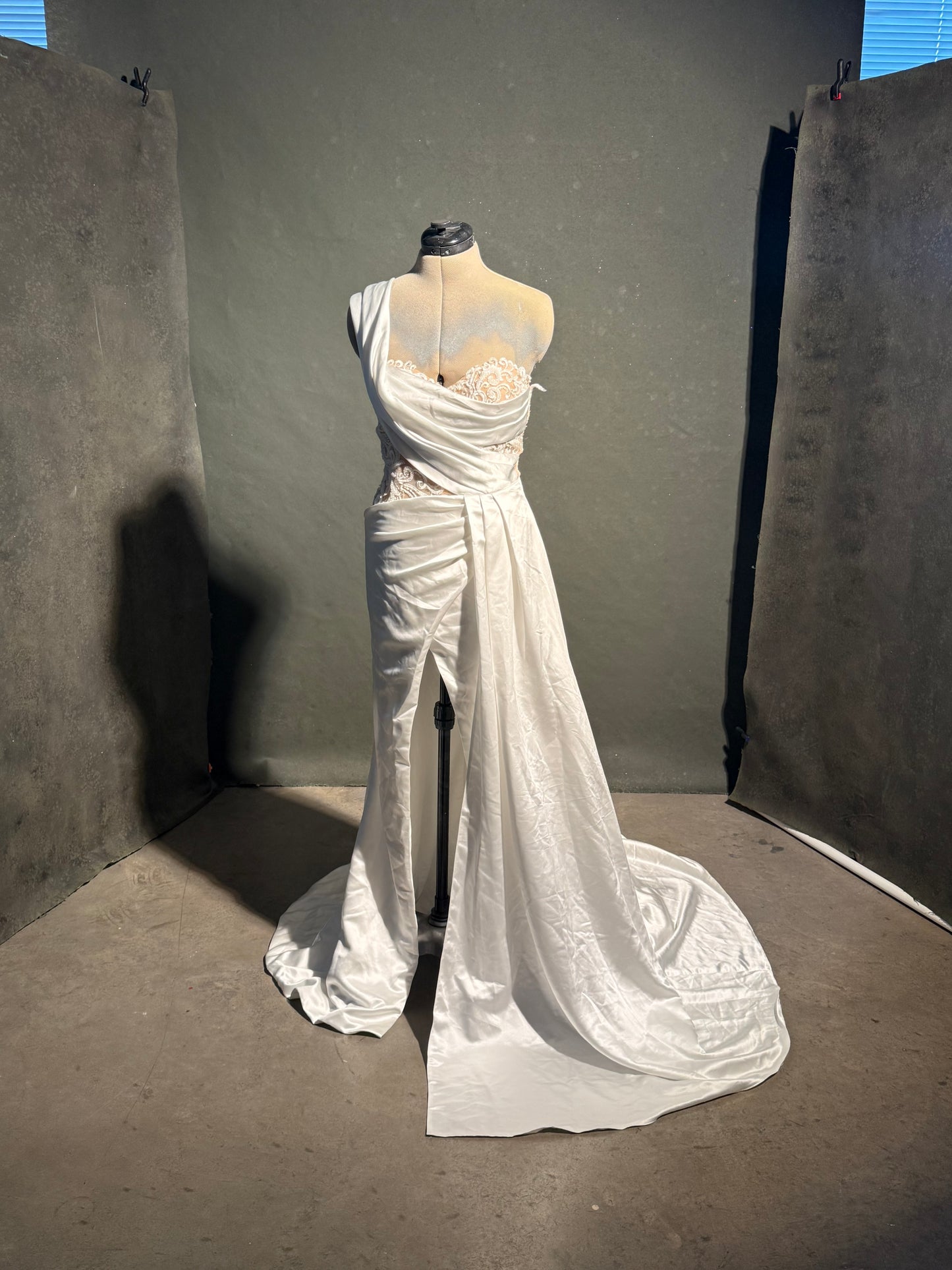 Size 6 Sample Gown