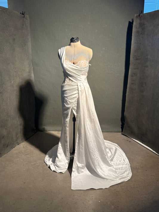 Size 6 Sample Gown