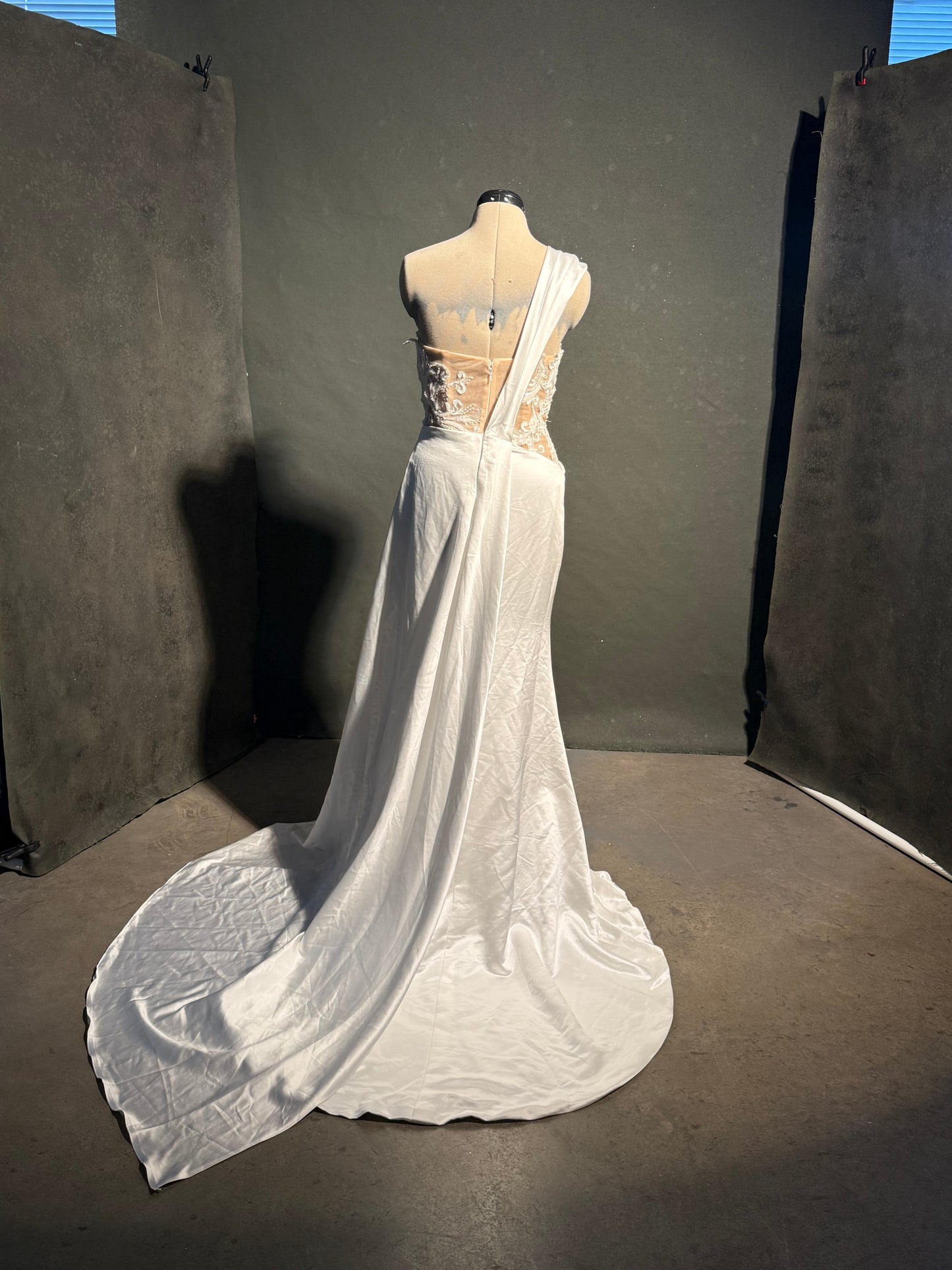 Size 6 Sample Gown